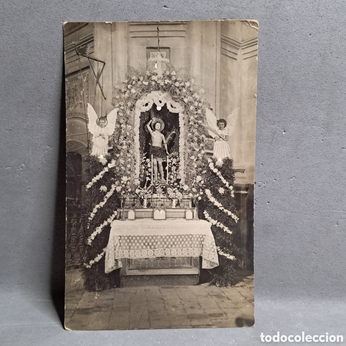 Fotograf&iacute;a antigua: Antigua fotograf&iacute;a, Altar de San Sebasti&aacute; de Sta Maria, Puigpelat prov&iacute;ncia de Tarragona. Circa 1920