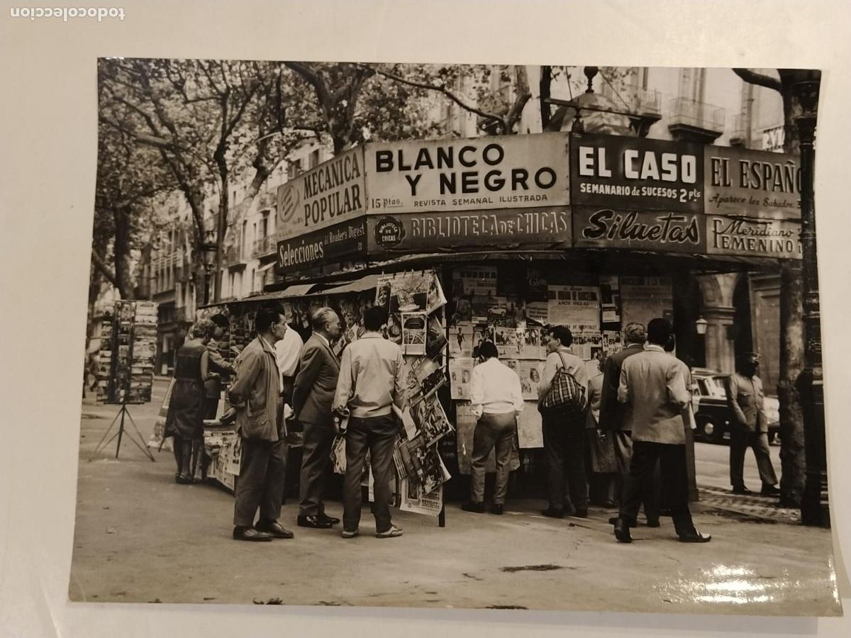 Fotografia antiga: BARCELONA - KIOSCO PUBLICIDAD EL CASO , SILUETAS ETC- FOTOGRAFIA ANTIGUA DE PRENSA O EDITORIAL - 104
