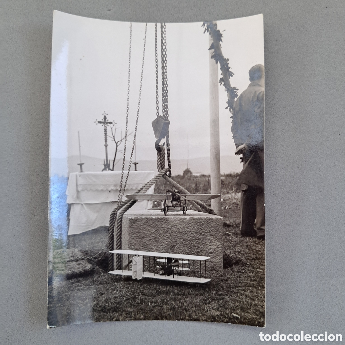 Fotograf&iacute;a antigua: Antigua fotografia. Primera piedra, de la torre de control del aeropuerto de Sabadell. A&ntilde;os 70