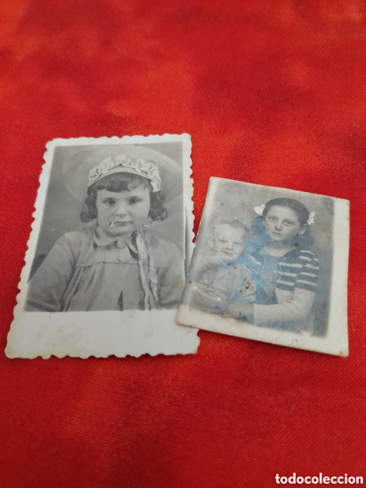Fotograf&iacute;a antigua: Dos Fotos de ni&ntilde;o y ni&ntilde;as la ni&ntilde;a que esta sola lleva abrigo y casquete