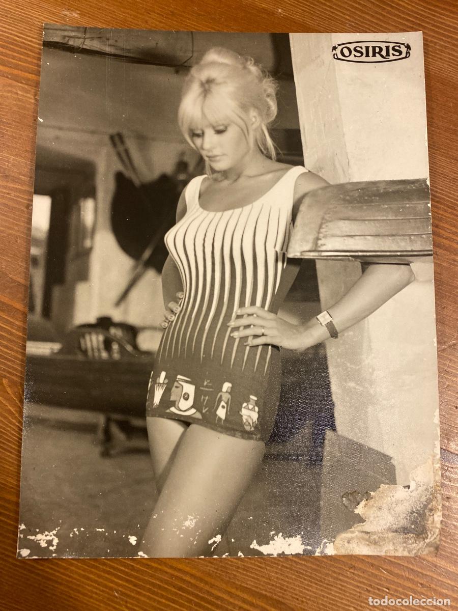 Fotograf&iacute;a antigua: FOTOGRAFIA ORIGINAL GUIRAU. CATALOGO DE TRAJES DE BA&Ntilde;O OSIRIS 1965 .
