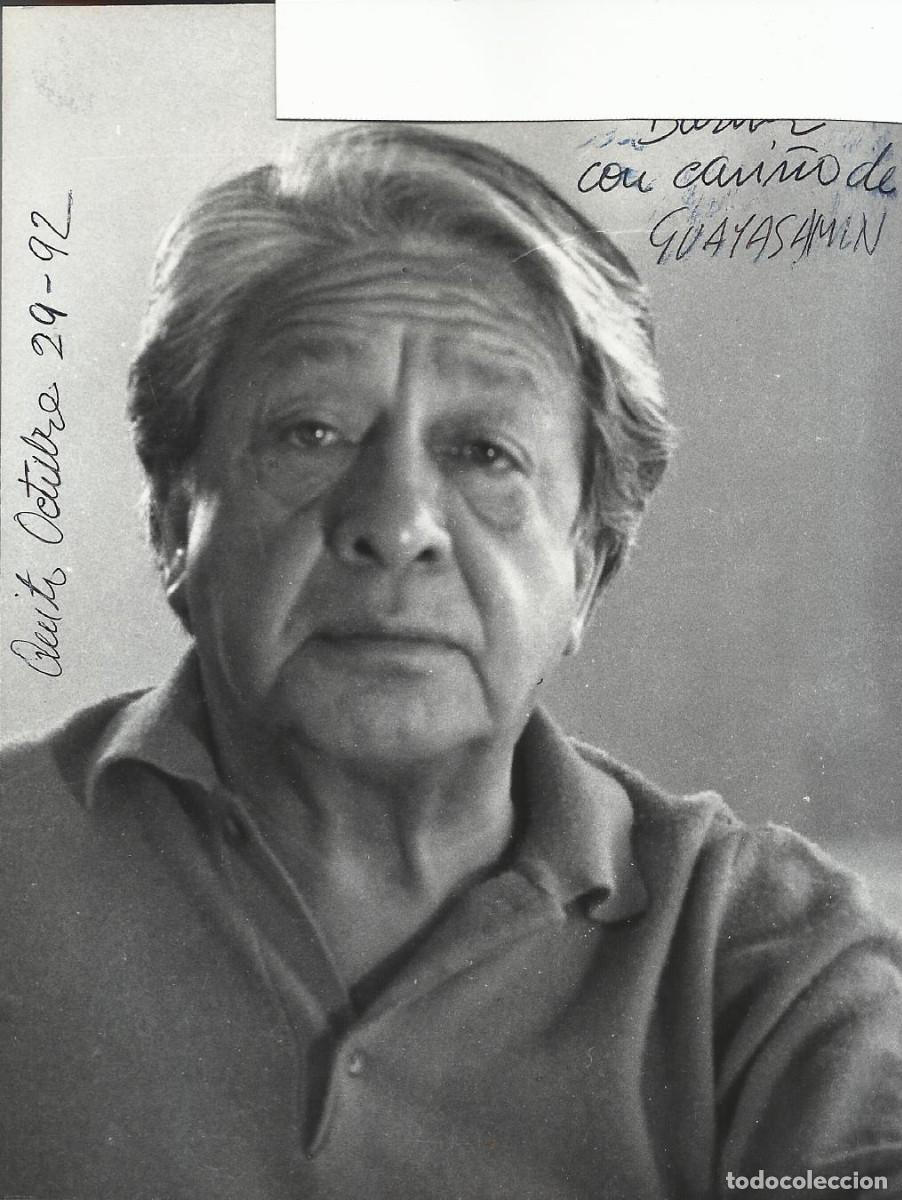 Fotograf&iacute;a antigua: Oswaldo Guayasam&iacute;n. Fotograf&iacute;a firmada y dedicada. 1992. Pintor, escultor y muralista ecuatoriano.