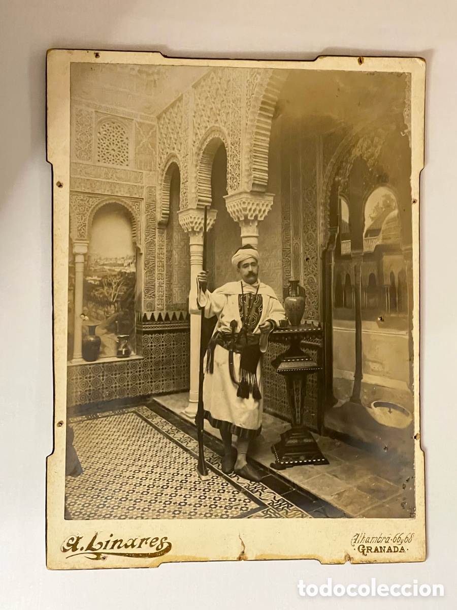 Fotograf&iacute;a antigua: GRANADA RETRATO DE HOMBRE A LO NAZARI Abelardo Linares, fot&oacute;grafo (h.1920?) Med&iacute;das: 20 X 26