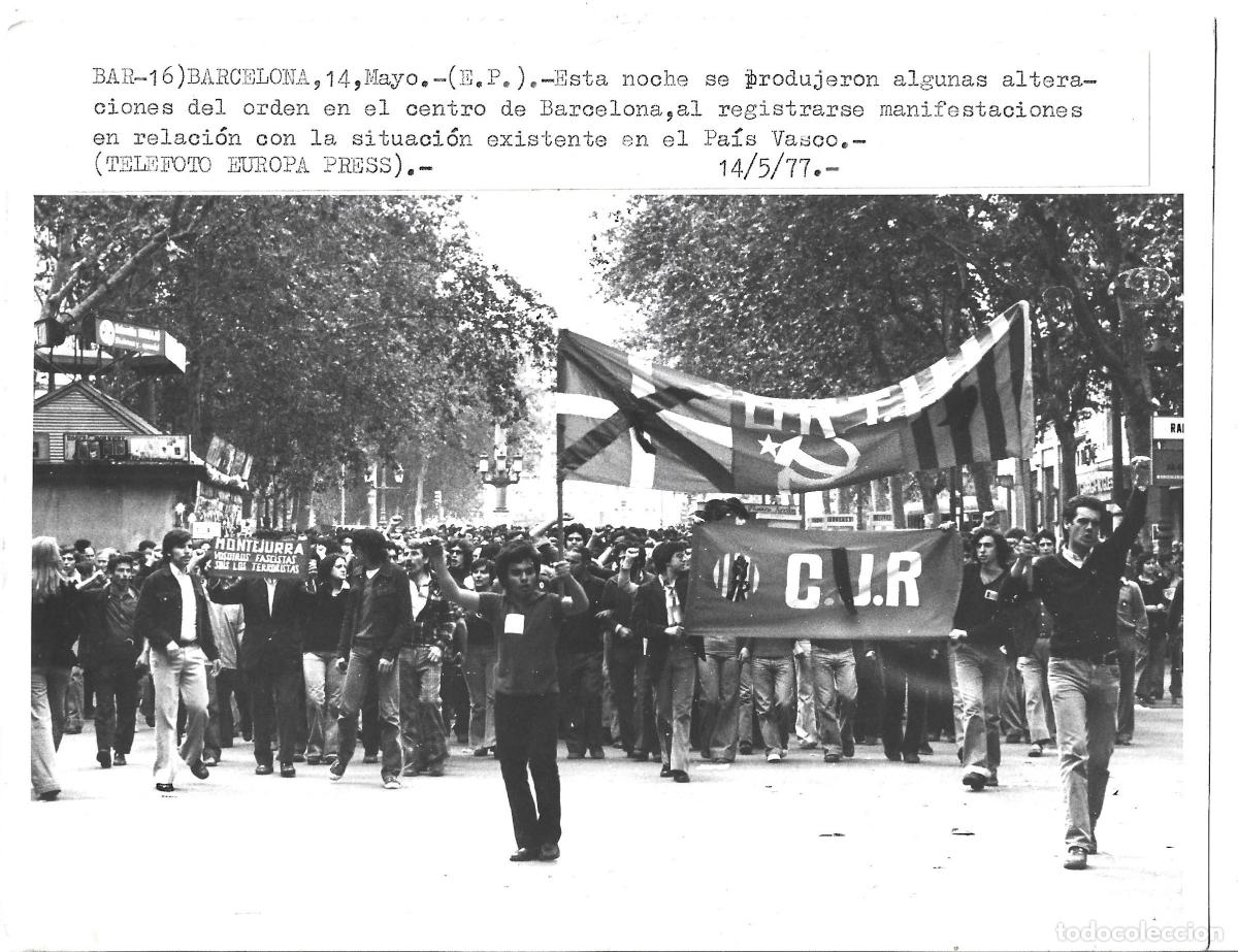 Fotograf&iacute;a antigua: TRANSICION-MONTEJURRA-PAIS VASCO-CARLISMO-M.C.E.-O.R.T.-MANIFESTACION EN RAMBLA DE BARCELONA