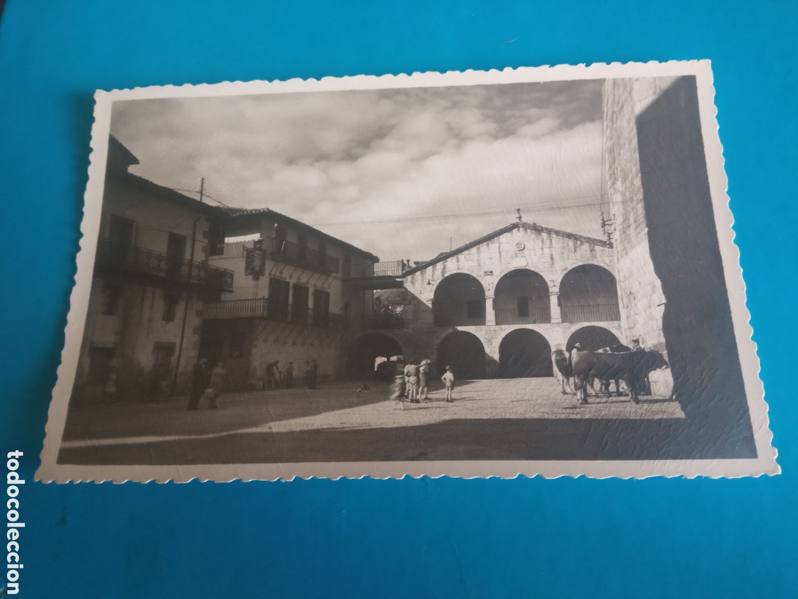 Fotograf&iacute;a antigua: Antigua fotograf&iacute;a Cestona, Plaza del pueblo, Foto Adamant, mide 13,6x8,6 cm