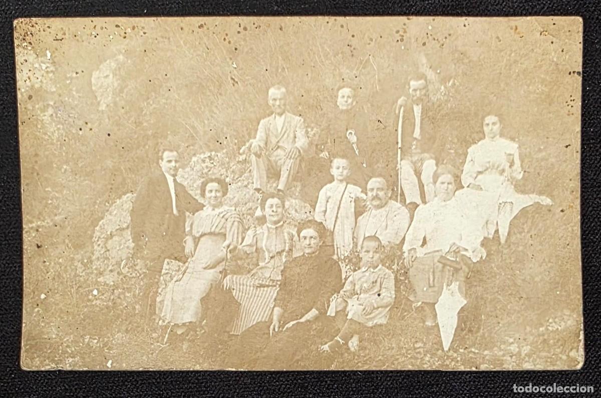 Fotograf&iacute;a antigua: P.1089 Fotograf&iacute;a Antigua Familiar en Excursi&oacute;n al Campo &ndash; Grupo Familiar al Aire Libre
