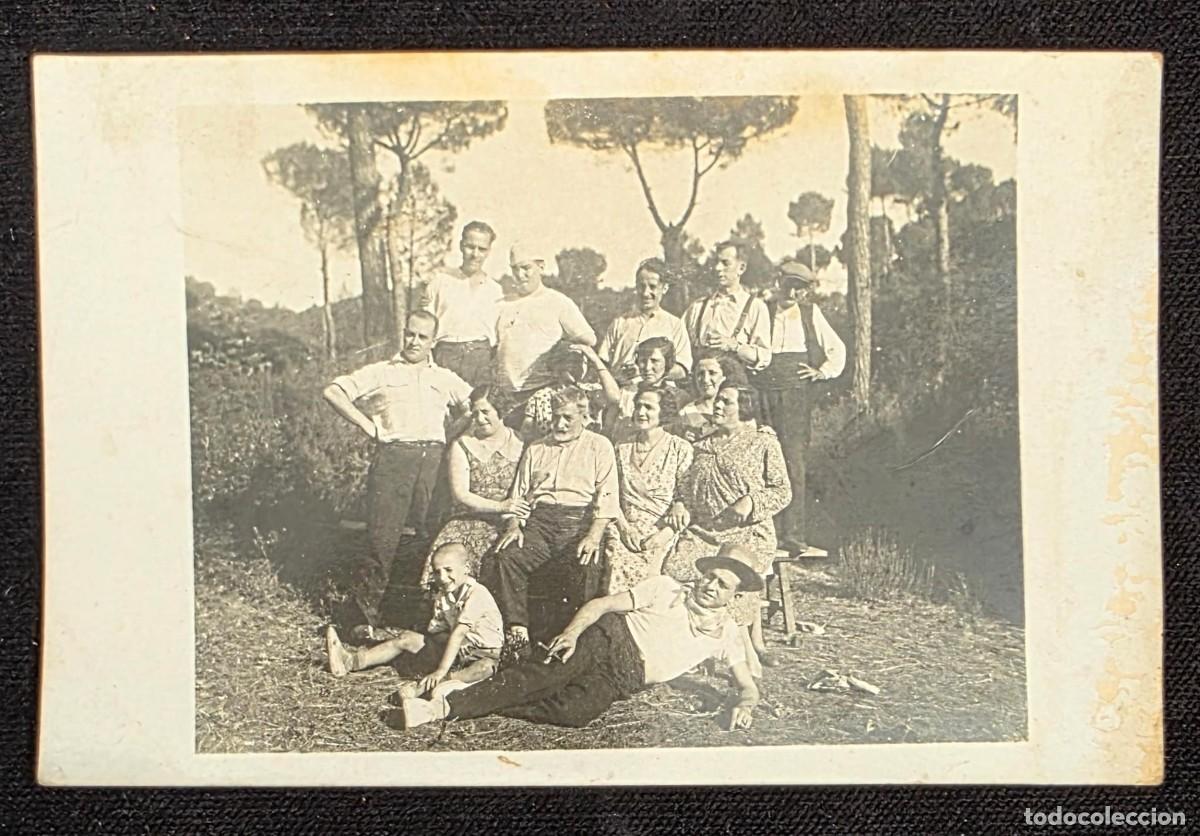 Fotograf&iacute;a antigua: P.1092 Fotograf&iacute;a Antigua Familiar al Aire Libre &ndash; Retrato de Grupo en Excursi&oacute;n Campestre