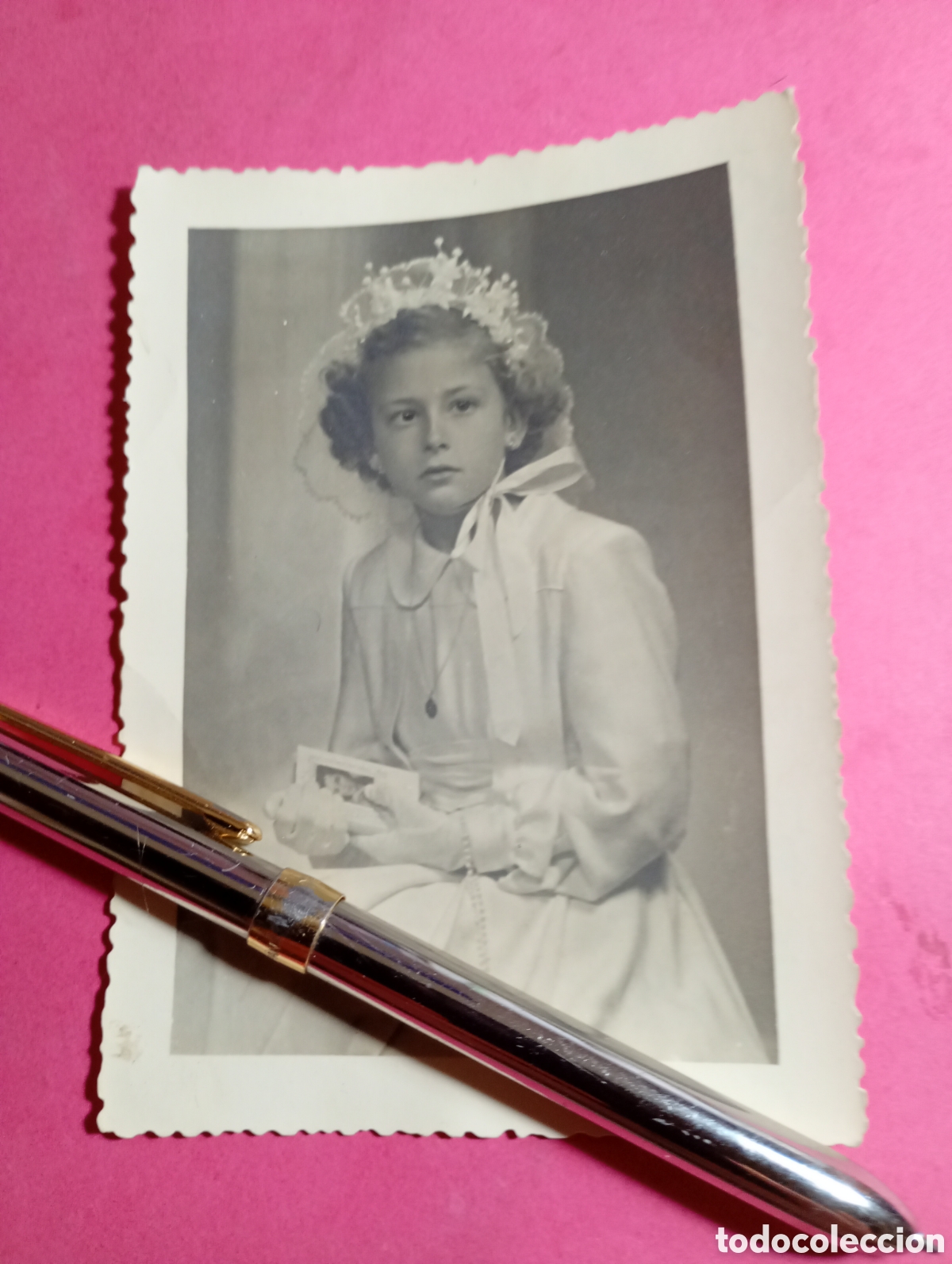 Fotograf&iacute;a antigua: ALMADEN - FOT&Oacute;GRAFO VALENZUELA - BARCELONA B/N NI&Ntilde;A 1&ordf; COMUNI&Oacute;N SENTADA 5/18/1951
