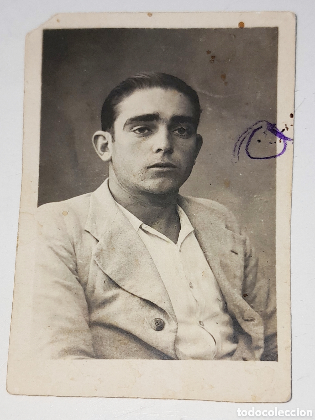 Fotograf&iacute;a antigua: Fotograf&iacute;a de hombre joven con camisa blanca y chaqueta