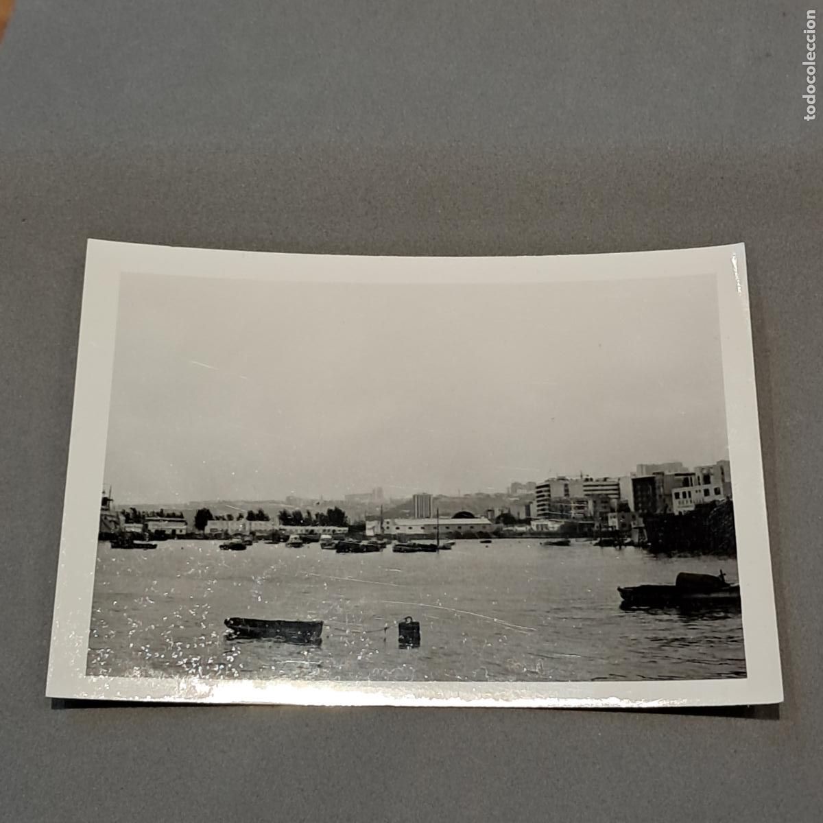 Fotograf&iacute;a antigua: Antigua fotograf&iacute;a. Gran Canaria. A&ntilde;os 70. Vista del frente mar&iacute;timo y zona portuaria de Las Palmas