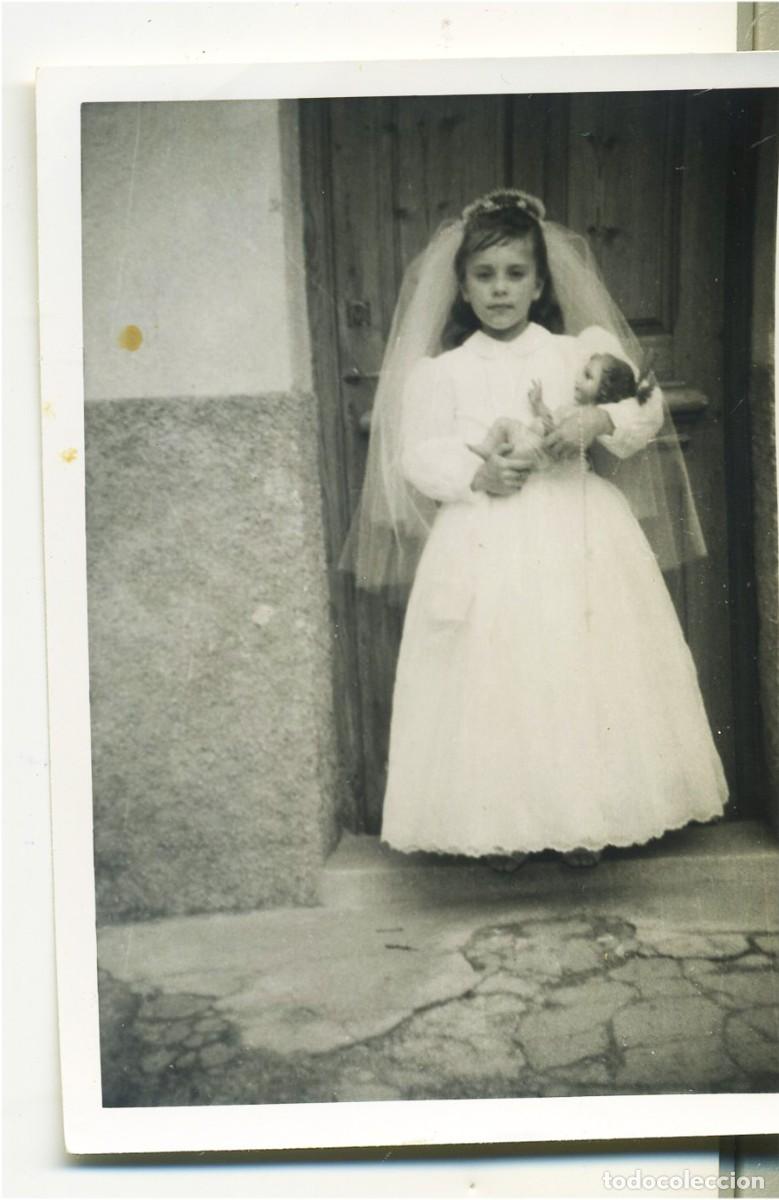 Fotograf&iacute;a antigua: NI&Ntilde;A DE COMUNION 1963 CON NI&Ntilde;O JESUS EN BRAZOS
