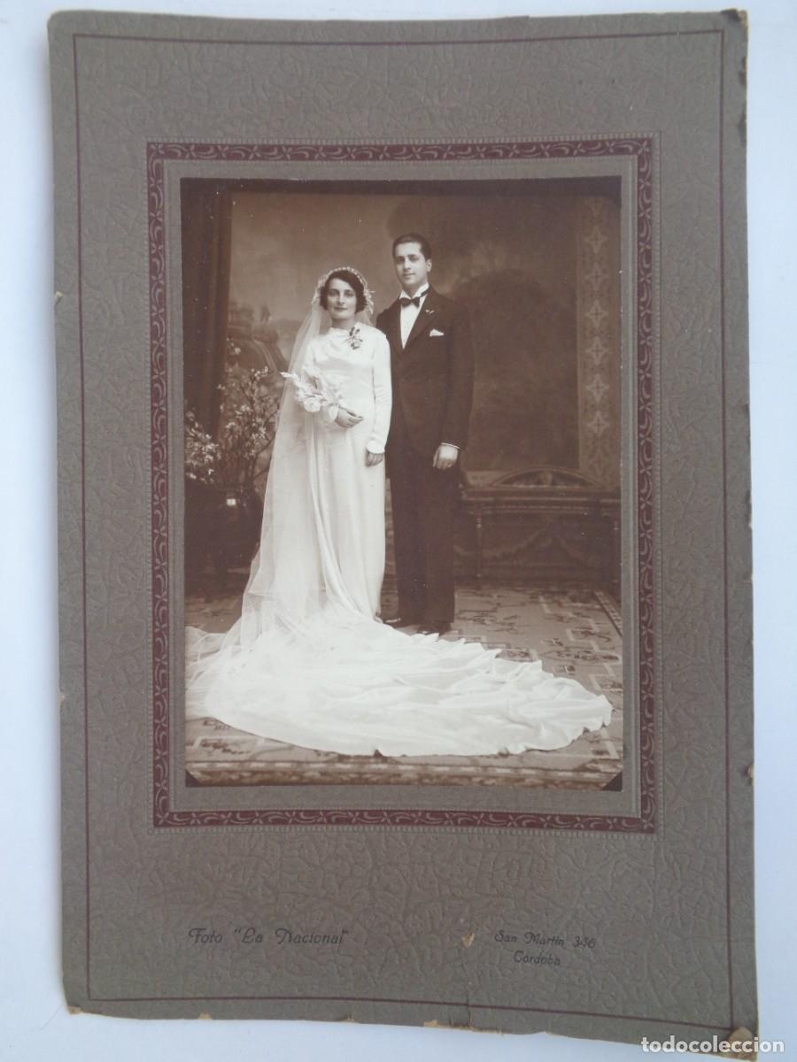 Fotograf&iacute;a antigua: PRECIOSA FOTO DE ESTUDIO DE BODA, P.P. DE SIGLO. DE &uml; LA NACIONAL &uml;, CORDOBA .... 18 X 27 CM