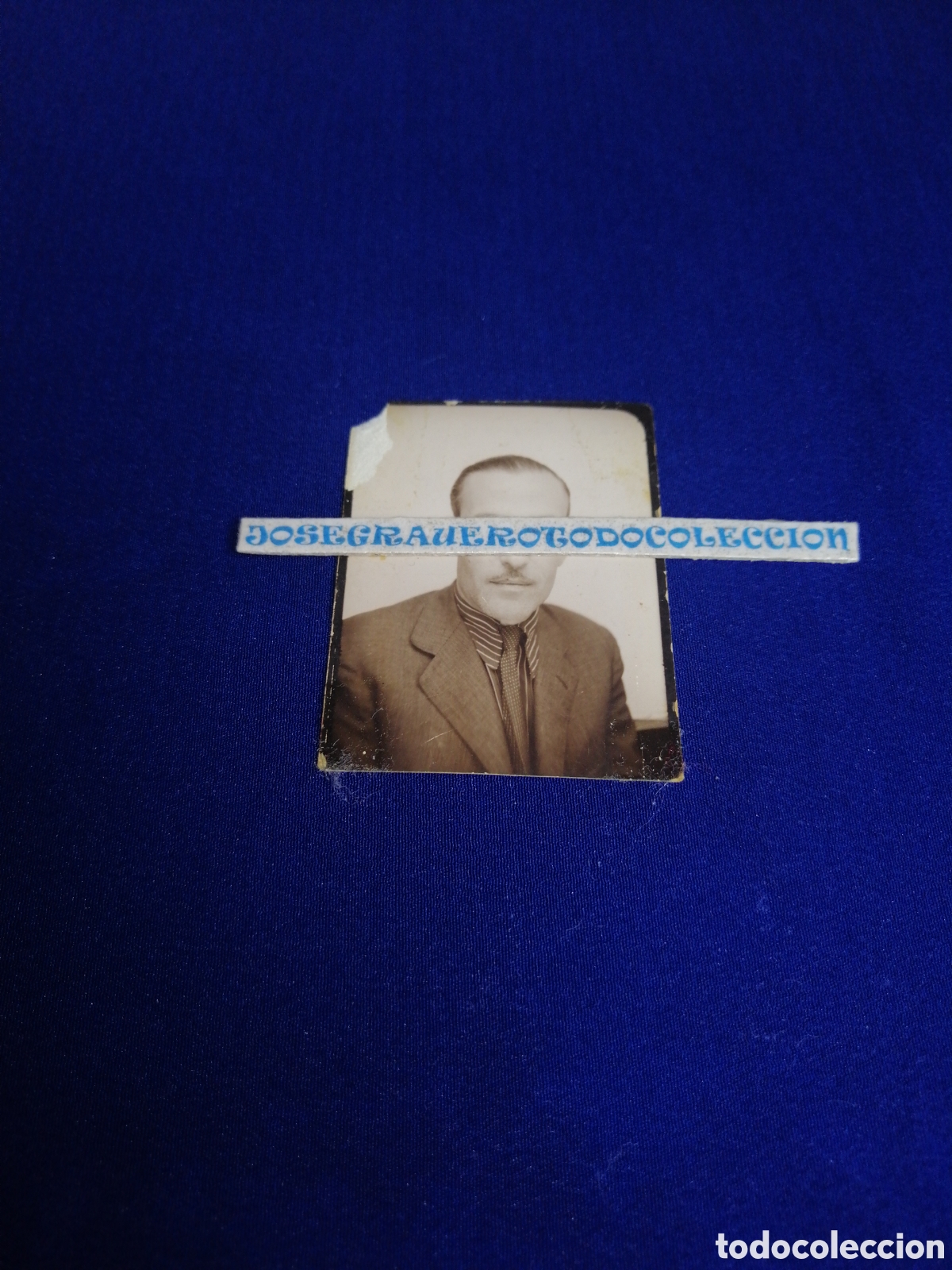 Fotograf&iacute;a antigua: MODELO POSANDO FOTO CARNET CUADRO NEGRO