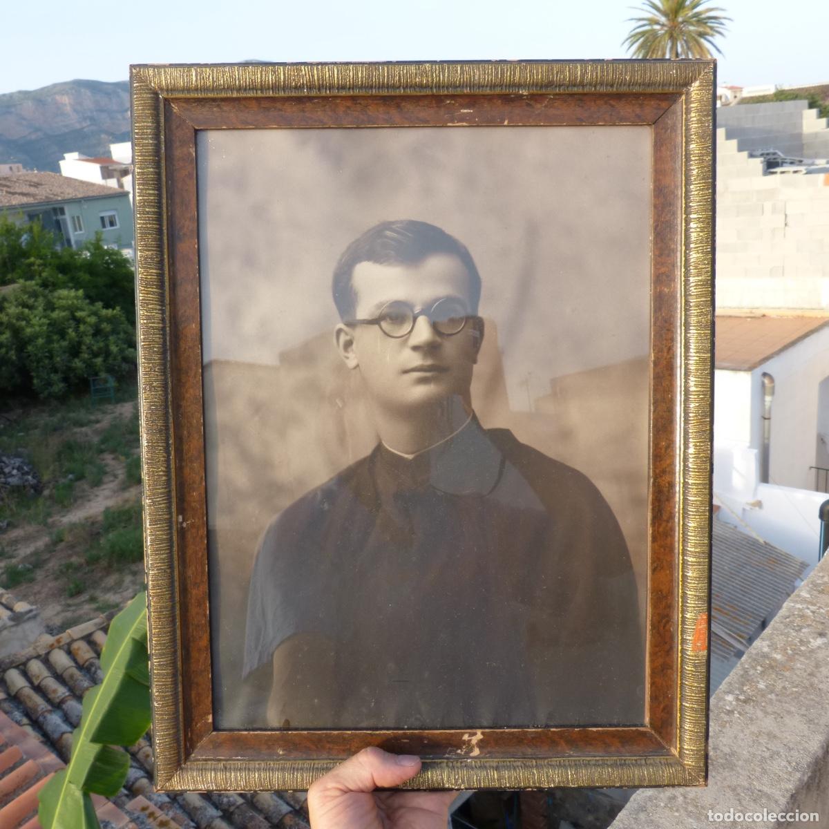 Fotograf&iacute;a antigua: Orbaneja del castillo, antiguo retrato o fotografia enmarcada de eclesiastico, 45x35cm.