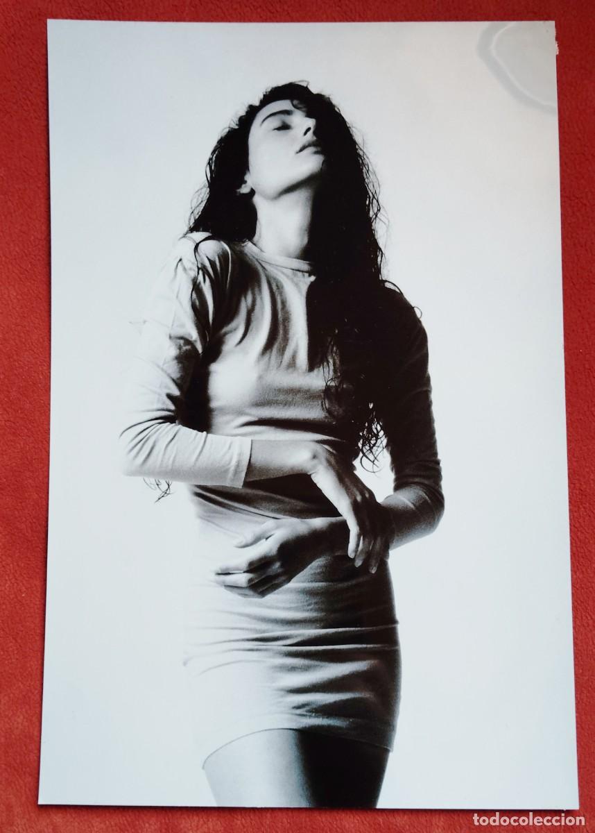 Fotograf&iacute;a antigua: MONICA BELUCCI. A&Ntilde;OS 90. FOTO ARTISTICA ENVIO INCLUIDO.