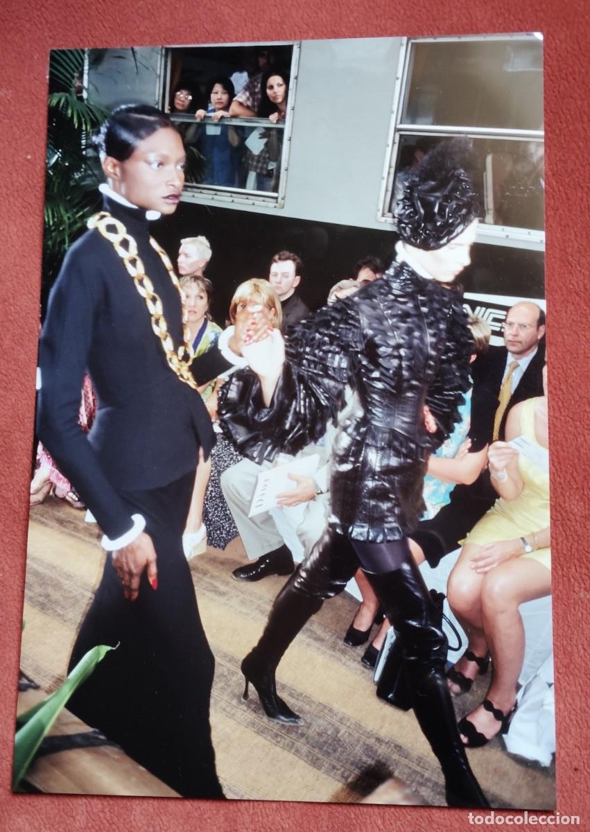Fotograf&iacute;a antigua: GRACE JONES..A&Ntilde;OS 90. . DESFILE MODA.ENVIO INCLUIDO.