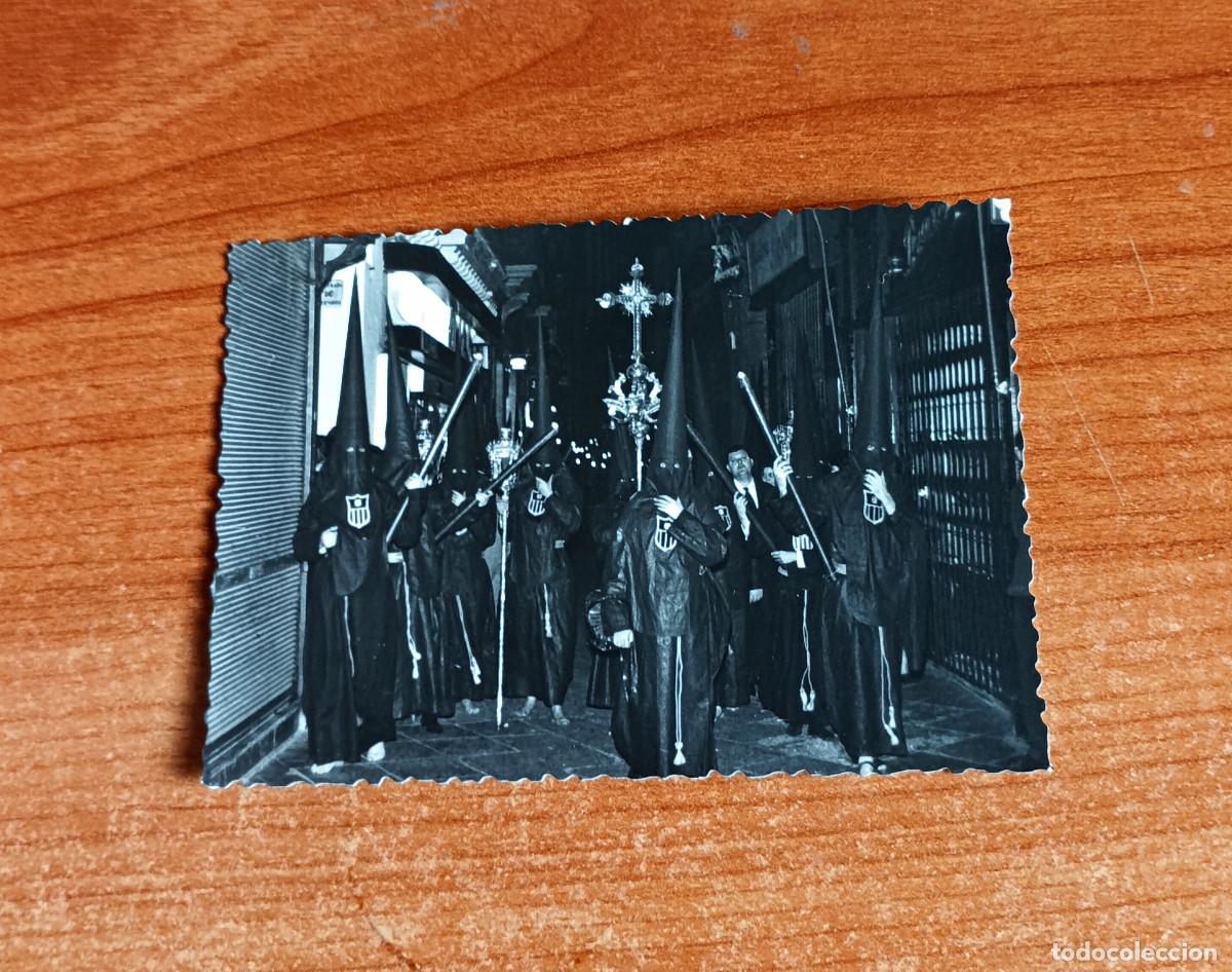 Fotograf&iacute;a antigua: Antigua fotograf&iacute;a - Cruz de Gu&iacute;a Hermandad de Pasi&oacute;n - Semana Santa Sevilla - A&ntilde;o 1960