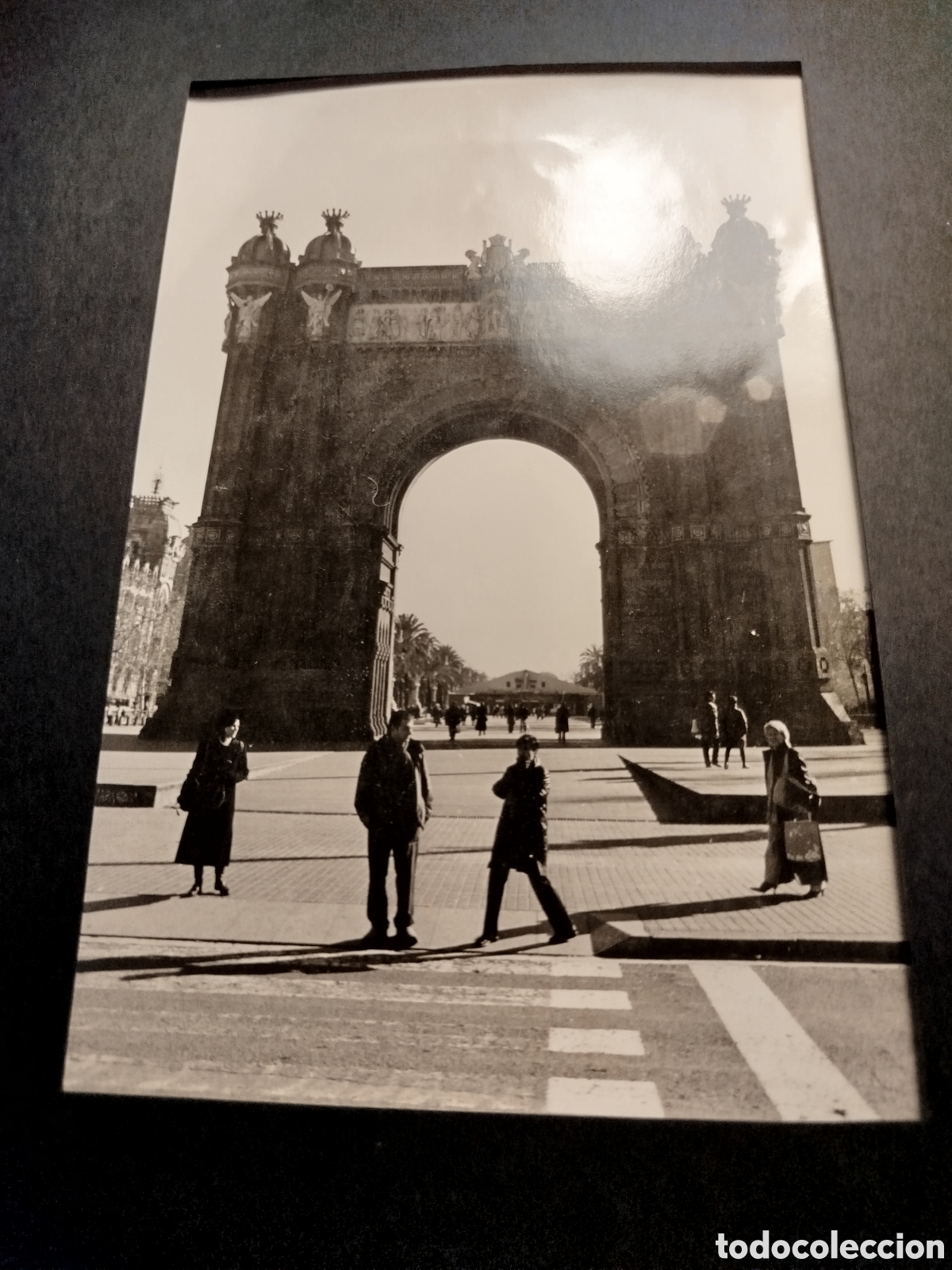 Fotograf&iacute;a antigua: Dos fotos retro Arco del triumfo bcn