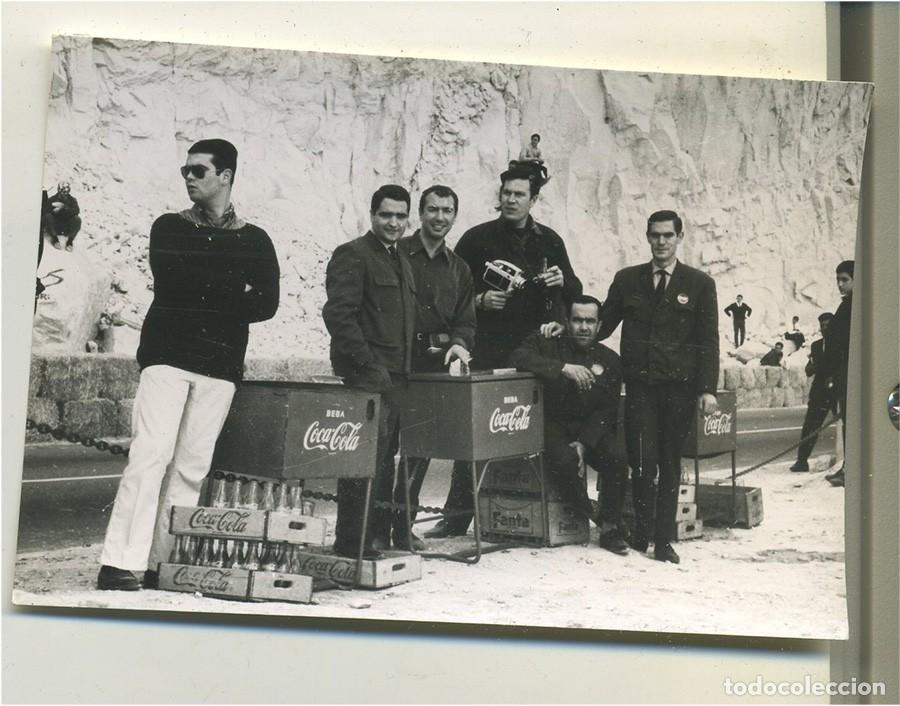 Fotograf&iacute;a antigua: ANTIGUO PUESTO DE VENTA AMBULANTE DE COCA COLA NEVERAS Y CAJAS DE MADERA