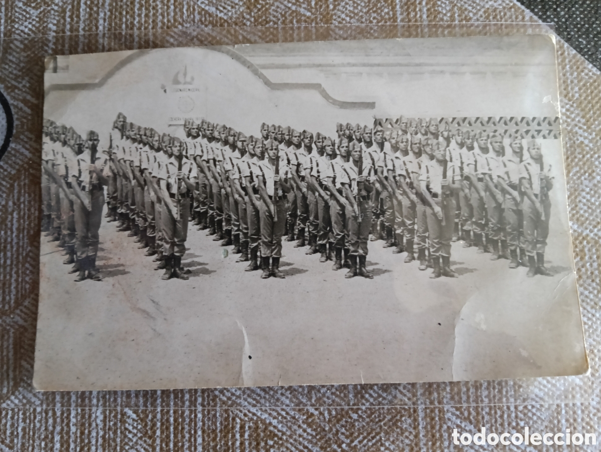 Fotograf&iacute;a antigua: Fotograf&iacute;a de la XIII Bandera de La Legi&oacute;n. La imagen corresponde exactamente al 14 de diciembre de