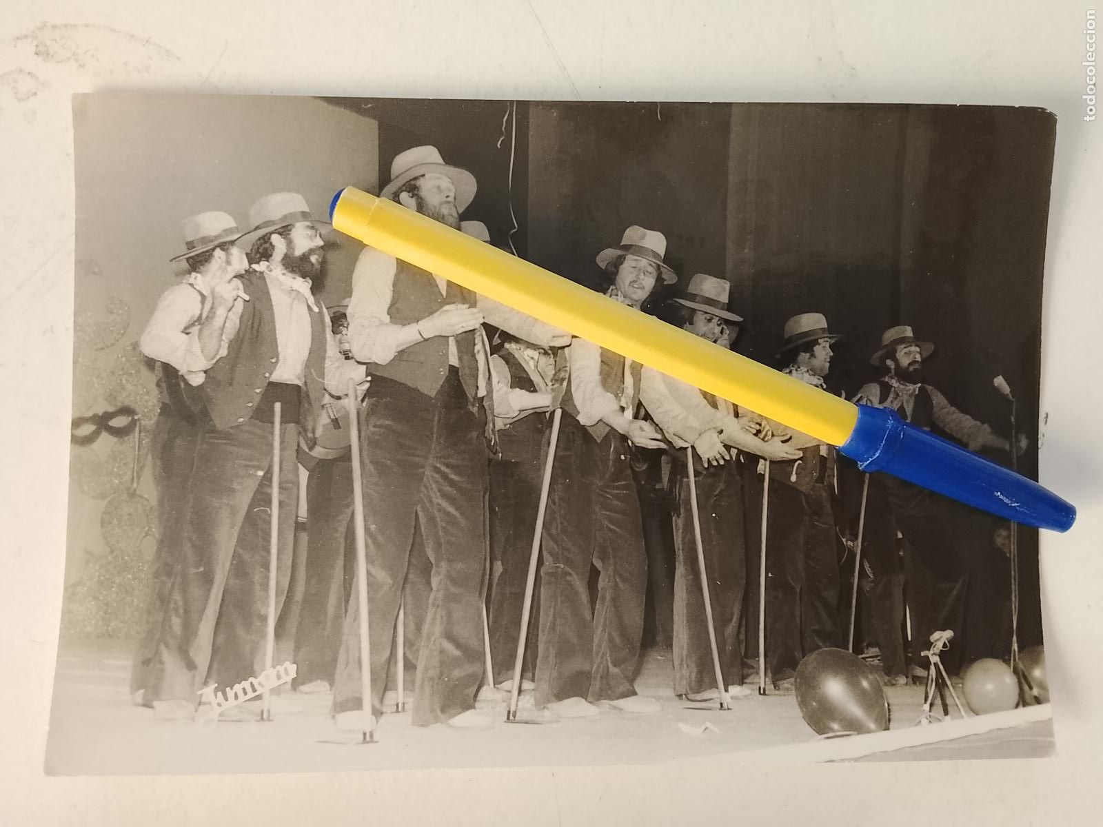 Fotograf&iacute;a antigua: 18X12 CM ANTIGUA FOTOGRAFIA CARNAVAL DE CADIZ FOTOS JUMAN 1979 HOMBRES DEL CAMPO CHICLANA 1 PREMIO