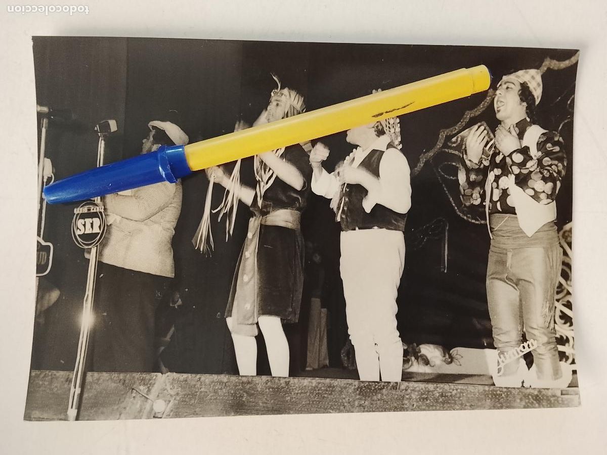 Photographie ancienne: 18X12 CM ANTIGUA FOTOGRAFIA CARNAVAL CADIZ FOTOS JUMAN 1978 CUARTETO PAJARO QUE VUELA A LA ZARZUELA