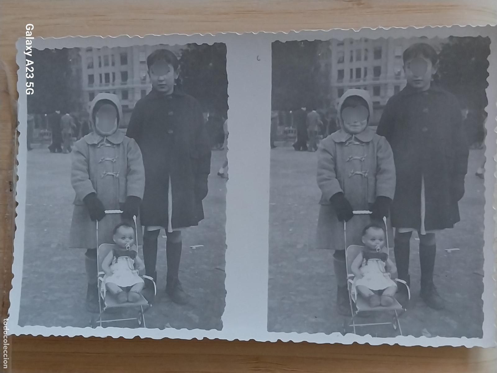 Fotograf&iacute;a antigua: FOTO ESTEREOSCOPICA A&Ntilde;OS 50 60 NI&Ntilde;AS PARQUE DE JUEGOS CARRICOCHE MU&Ntilde;ECA 8.3X13CMS