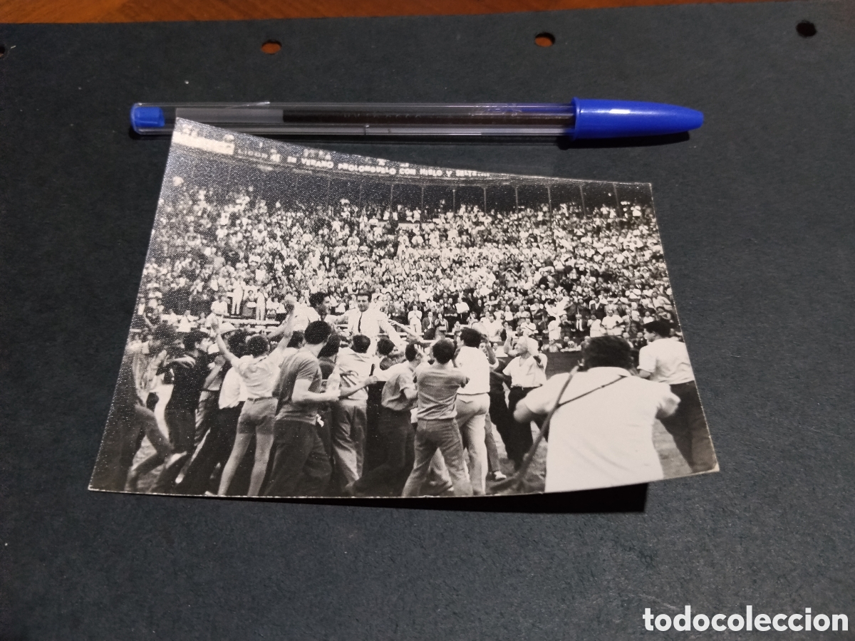 Fotograf&iacute;a antigua: Fotograf&iacute;a toros,toreros llevados a hombros 1965
