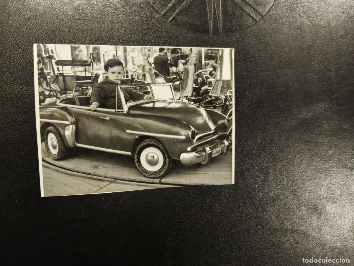 Fotograf&iacute;a antigua: GRACIOSA FOTOGRAFIA DE NI&Ntilde;O MONTADO EN COCHES DE CHOQUE FERIA NAVIDAD -FOTO ESPARZA VALENCIA A&Ntilde;OS 50