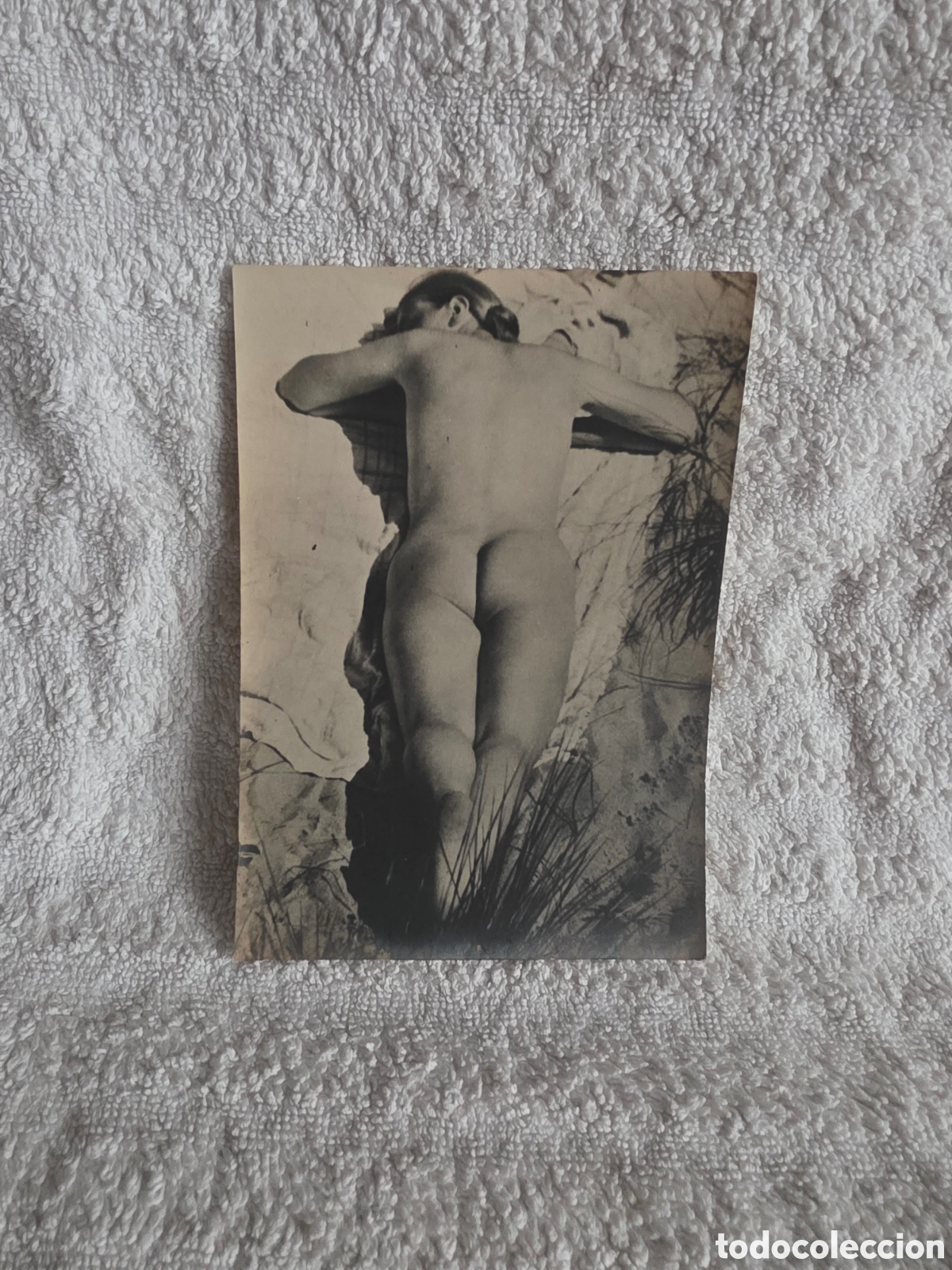Fotograf&iacute;a antigua: FOTOGRAF&Iacute;A &rdquo; Desnuda sobre la arena&rdquo; 1936 ( copia antigua)