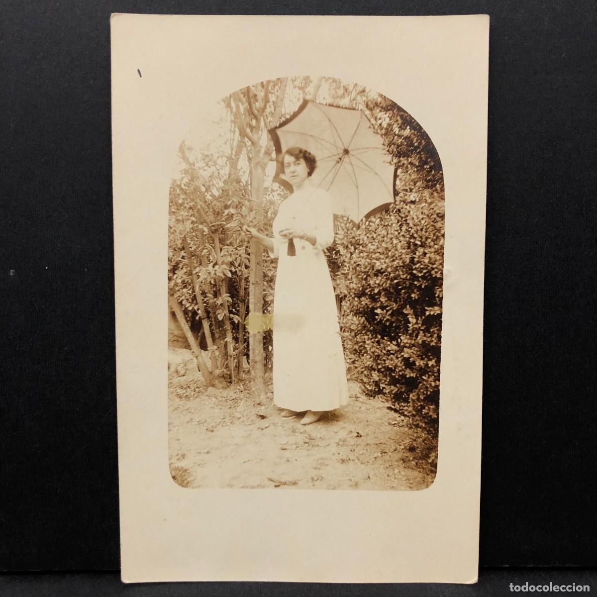 Fotograf&iacute;a antigua: FOTOGRAF&Iacute;A - RETRATO FEMENINO DE UNA MUJER EN UN JARD&Iacute;N MODERNISTA - C. 1900 - RARA / 5392