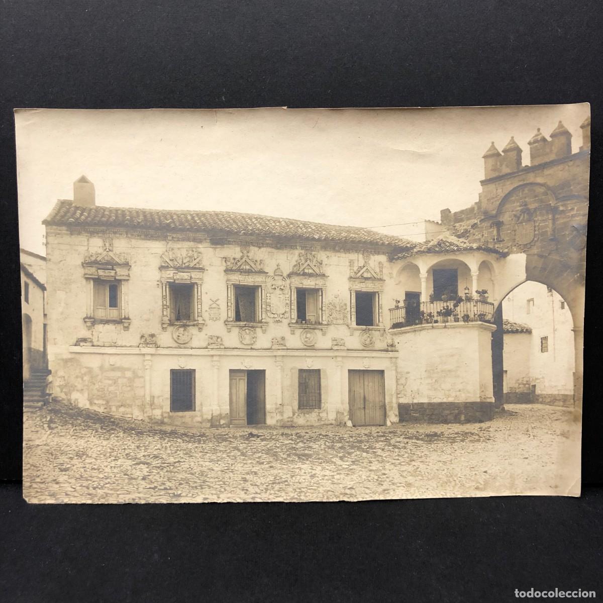 Fotograf&iacute;a antigua: ANTIGUA FOTOGRAFIA - PUERTA DE JAEN Y ANTIGUAS ESCRIBAN&Iacute;AS P&Uacute;BLICAS - BAEZA - 17 X 11,5 / 5488