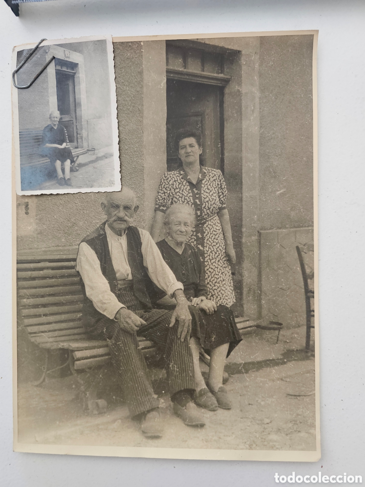 Fotograf&iacute;a antigua: Magnifica Fotograf&iacute;a Retrato Familiar de &Eacute;poca - Escena Rural y Urbana - C. 1920s