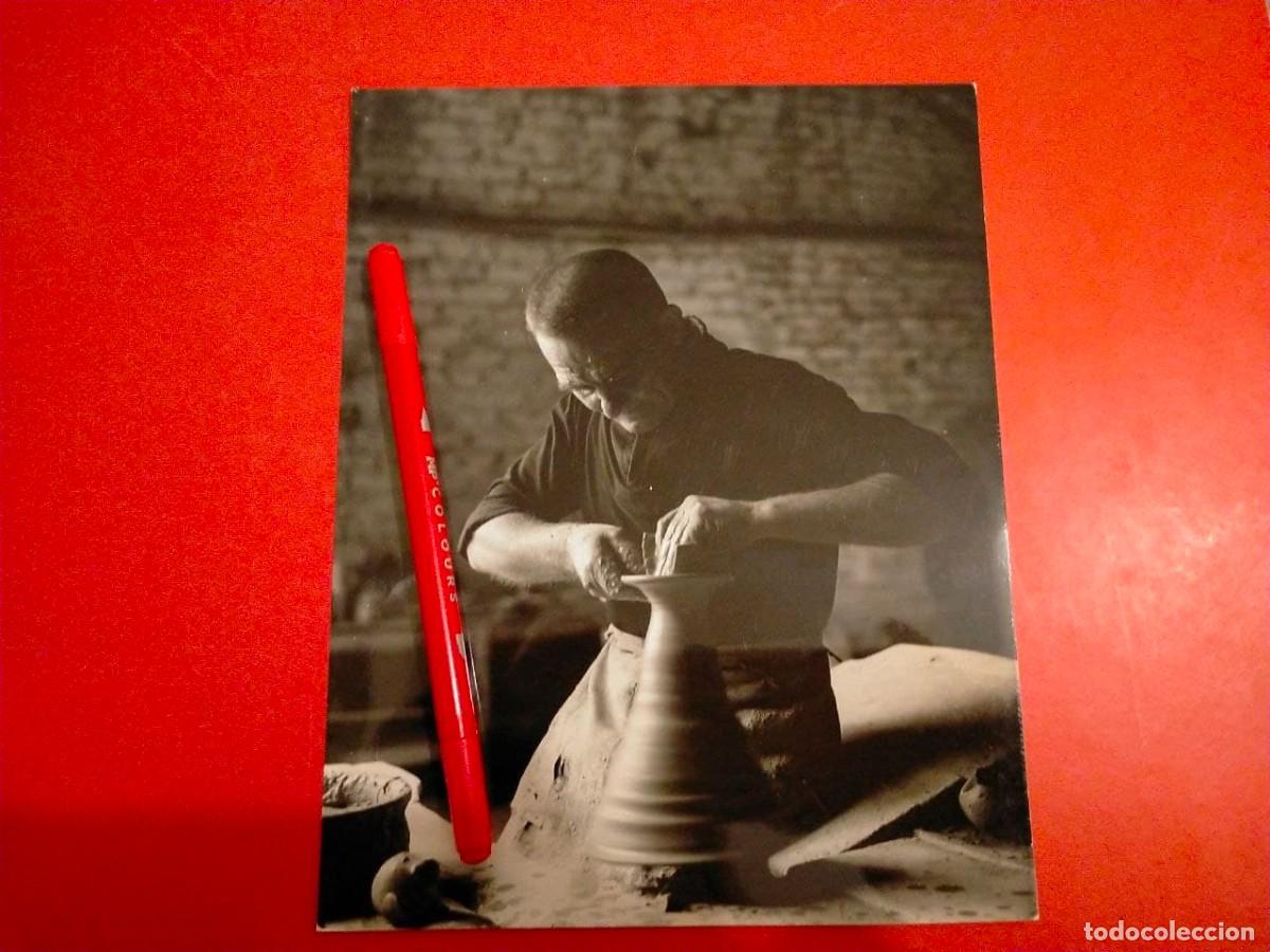 Fotograf&iacute;a antigua: RAMON MASATS. FUENTE DE ARZOBISPO, TOLEDO, CERAMISTA. Fotograf&iacute;a aut&eacute;ntica con sello