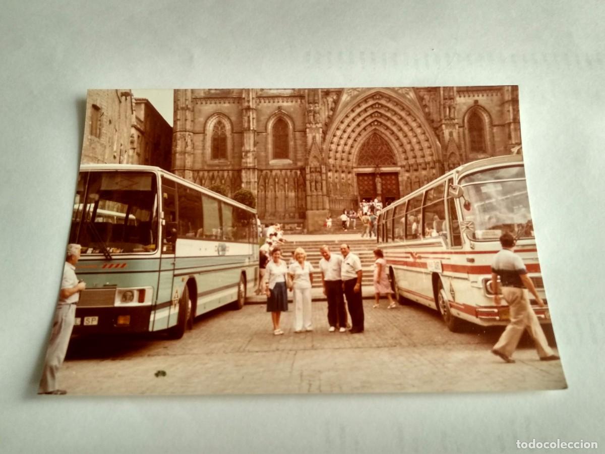 Fotograf&iacute;a antigua: CATEDRAL DE BARCELONA &ndash; Foto color original a&ntilde;os 1960-70 &ndash; Autocares cl&aacute;sicos + turistas