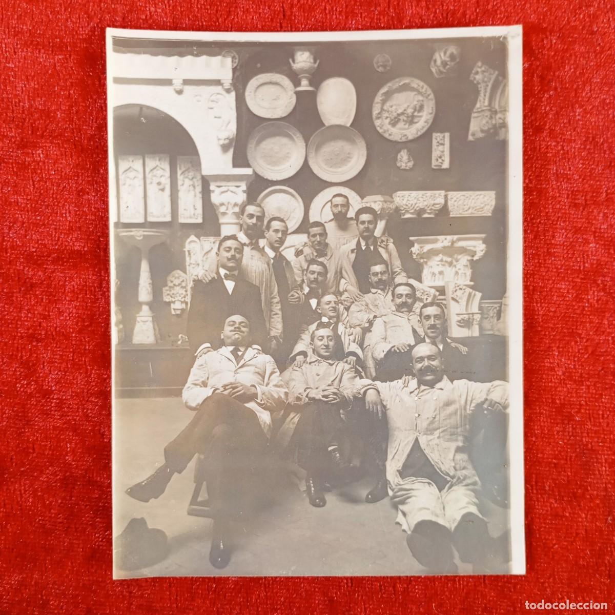 Fotografia antica: ESTUDIANTES DE ARQUITECTURA - HACIA 1880 - BARCELONA - ESCUELA DE ARQUITECTURA - RAR&Iacute;SIMA / 798