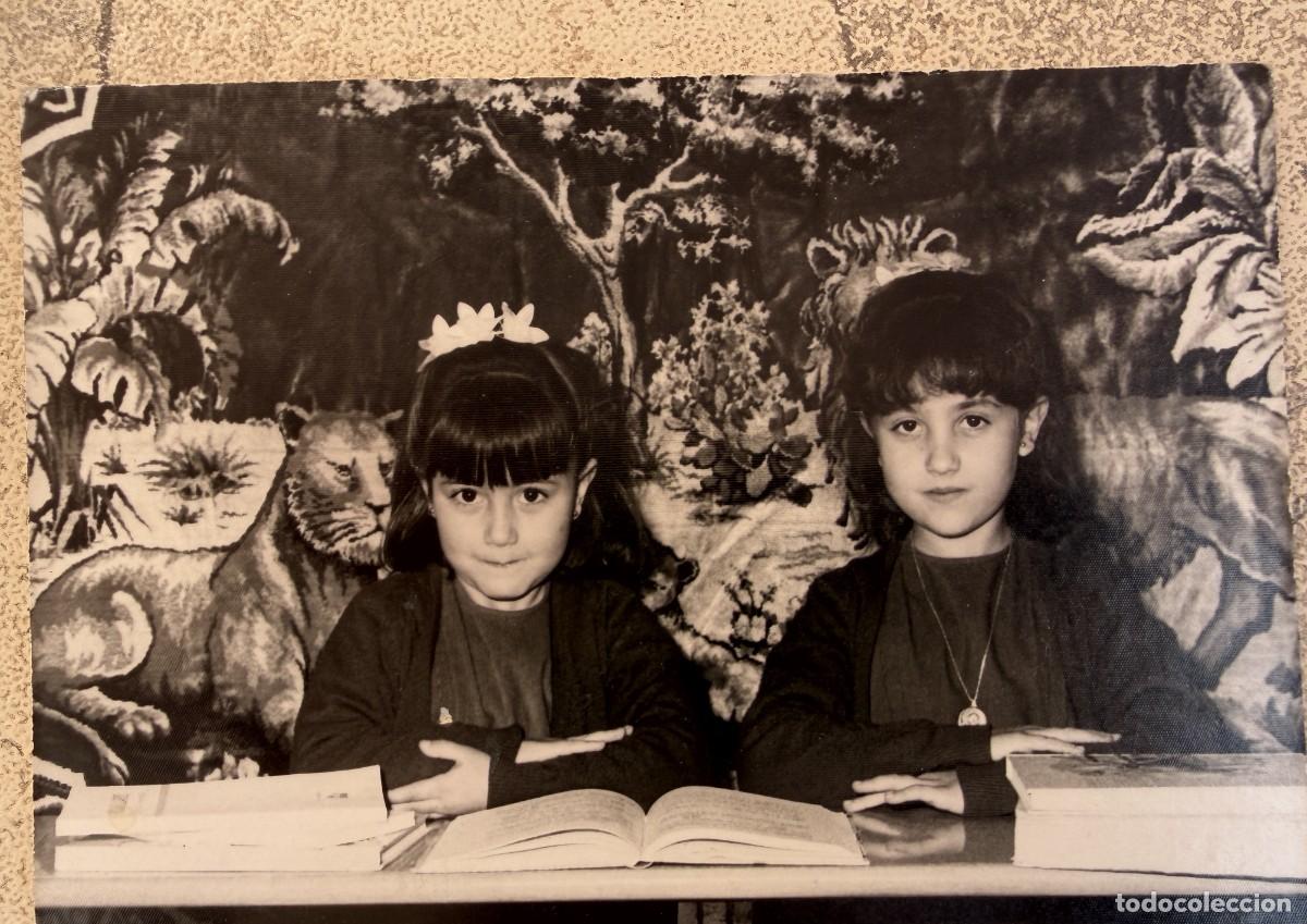 Fotograf&iacute;a antigua: ANTIGUA FOTOGRAFIA SOBRE MADERA DE DOS NI&Ntilde;AS EN EL COLEGIO