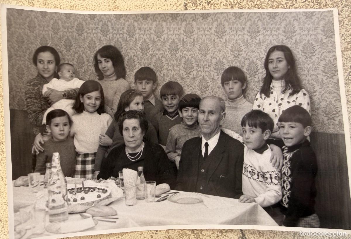 Fotograf&iacute;a antigua: ANTIGUA FOTOGRAFIA DE UNOS ABUELOS CON TODOS SUS NIETOS