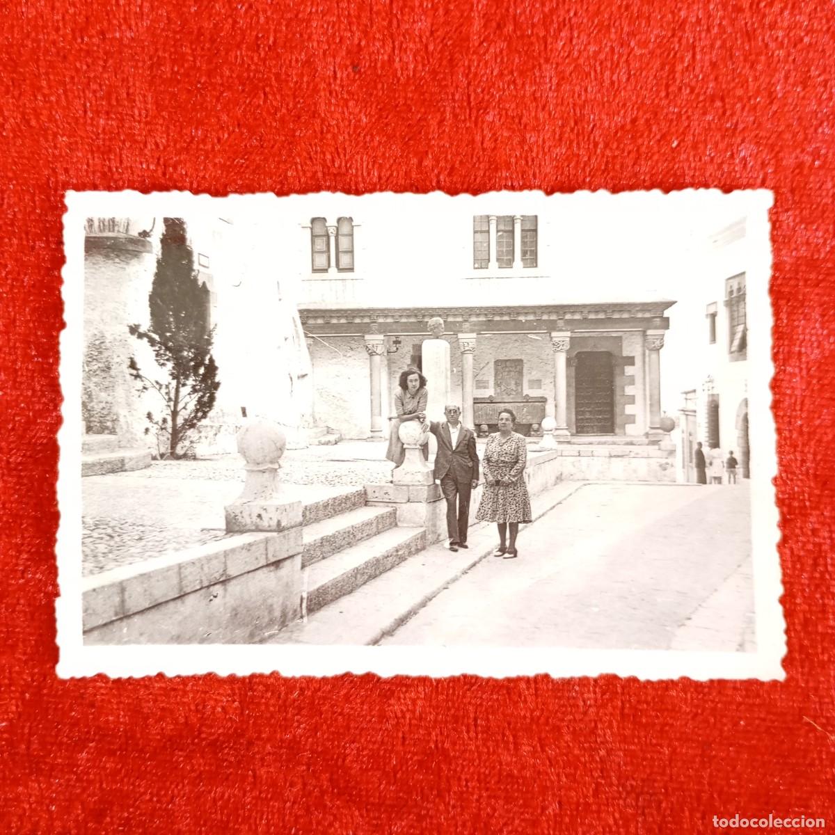 Fotograf&iacute;a antigua: FOTOGRAF&Iacute;A - CAU FERRAT DE SITGES - EL RAC&Oacute; DE LA CALMA - 1944 - BUSTO DE SANTIAGO RUSI&Ntilde;OL / 930