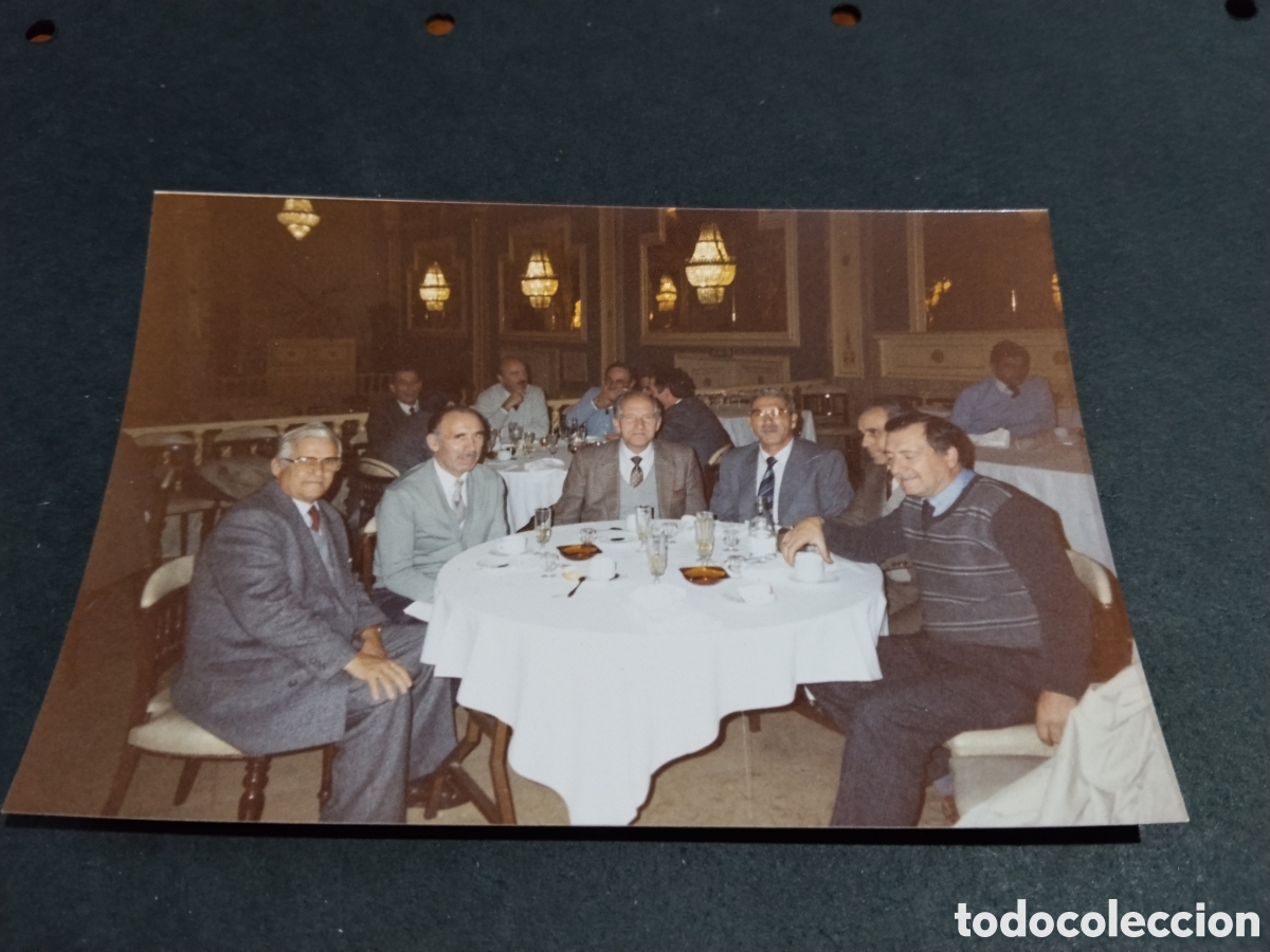 Fotograf&iacute;a antigua: Fotograf&iacute;a grupo personas salon