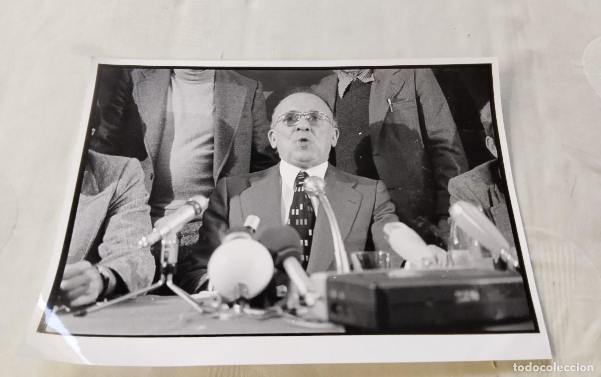 Fotograf&iacute;a antigua: FOTOGRAFIA DE SANTIAGO CARRILLO , MEDIDAS 24X17 CTM