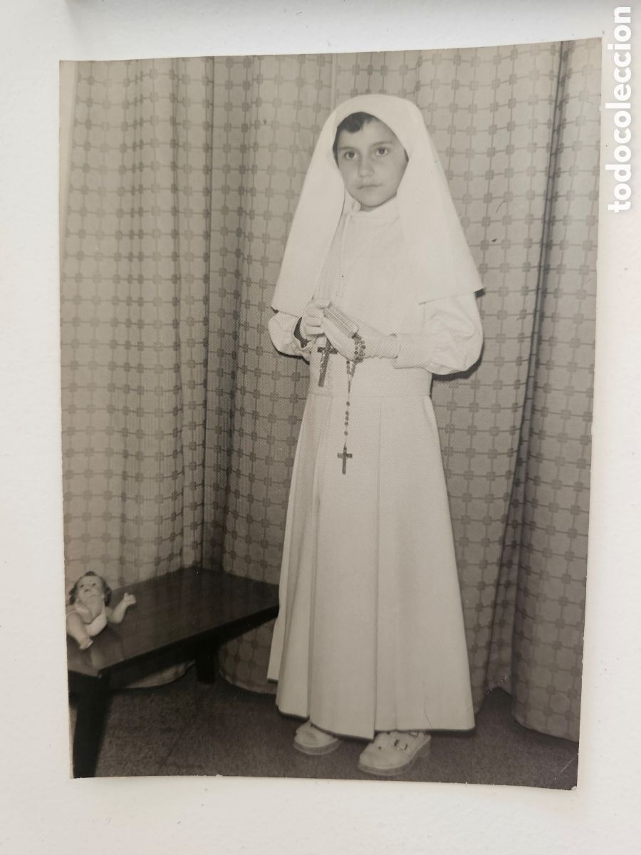 Fotograf&iacute;a antigua: Fotograf&iacute;a Vintage Primera Comuni&oacute;n - Ni&ntilde;a con H&aacute;bito y Rosario - Sello Fot&oacute;grafo Pe&ntilde;a Cornell&aacute; (Bar