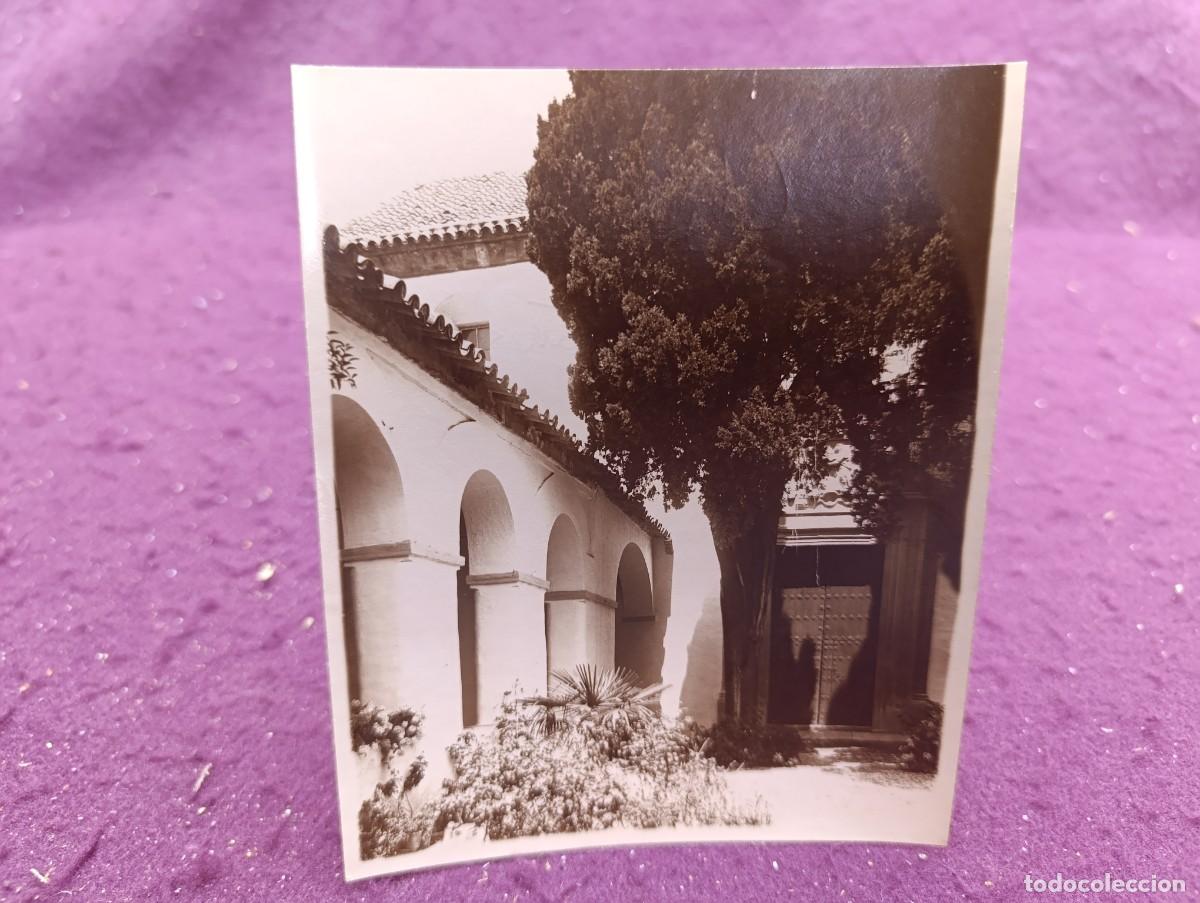 Fotografia antica: Antigua fotograf&iacute;a en b/n o sepia, C&oacute;rdoba, Patio de Santa Isabel