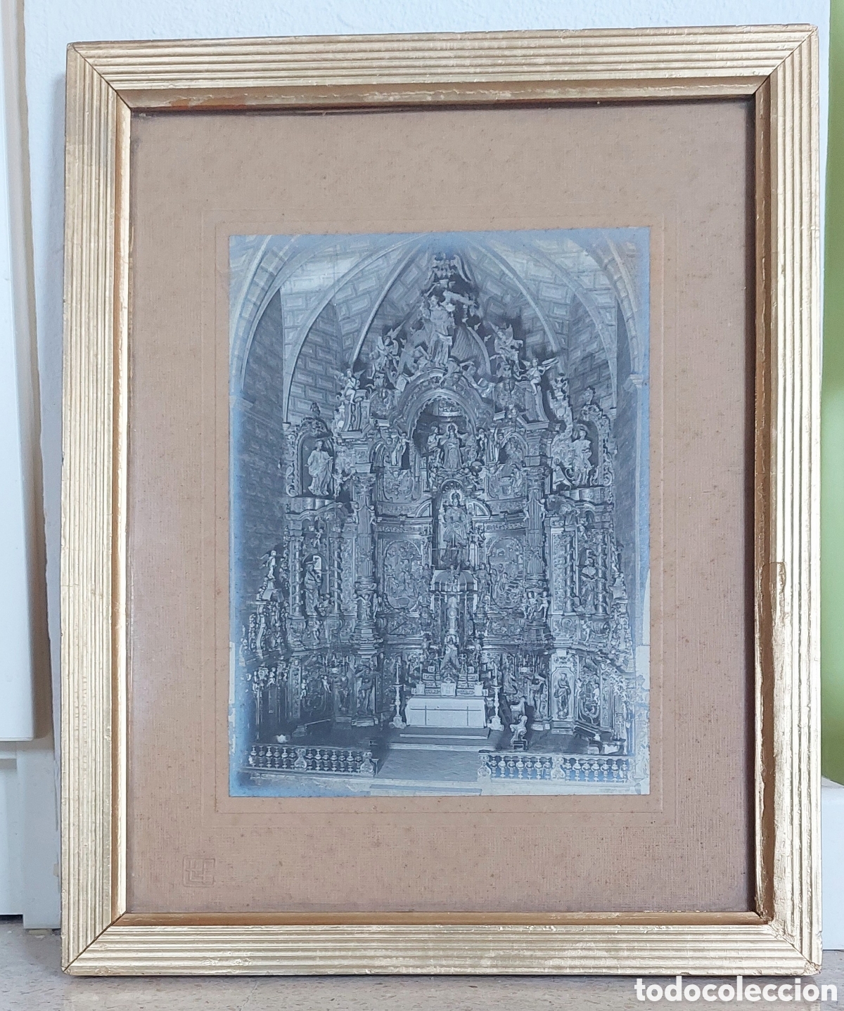 Fotograf&iacute;a antigua: Fotograf&iacute;a antigua de los a&ntilde;os cuarenta con paspart&uacute; y marco dorado