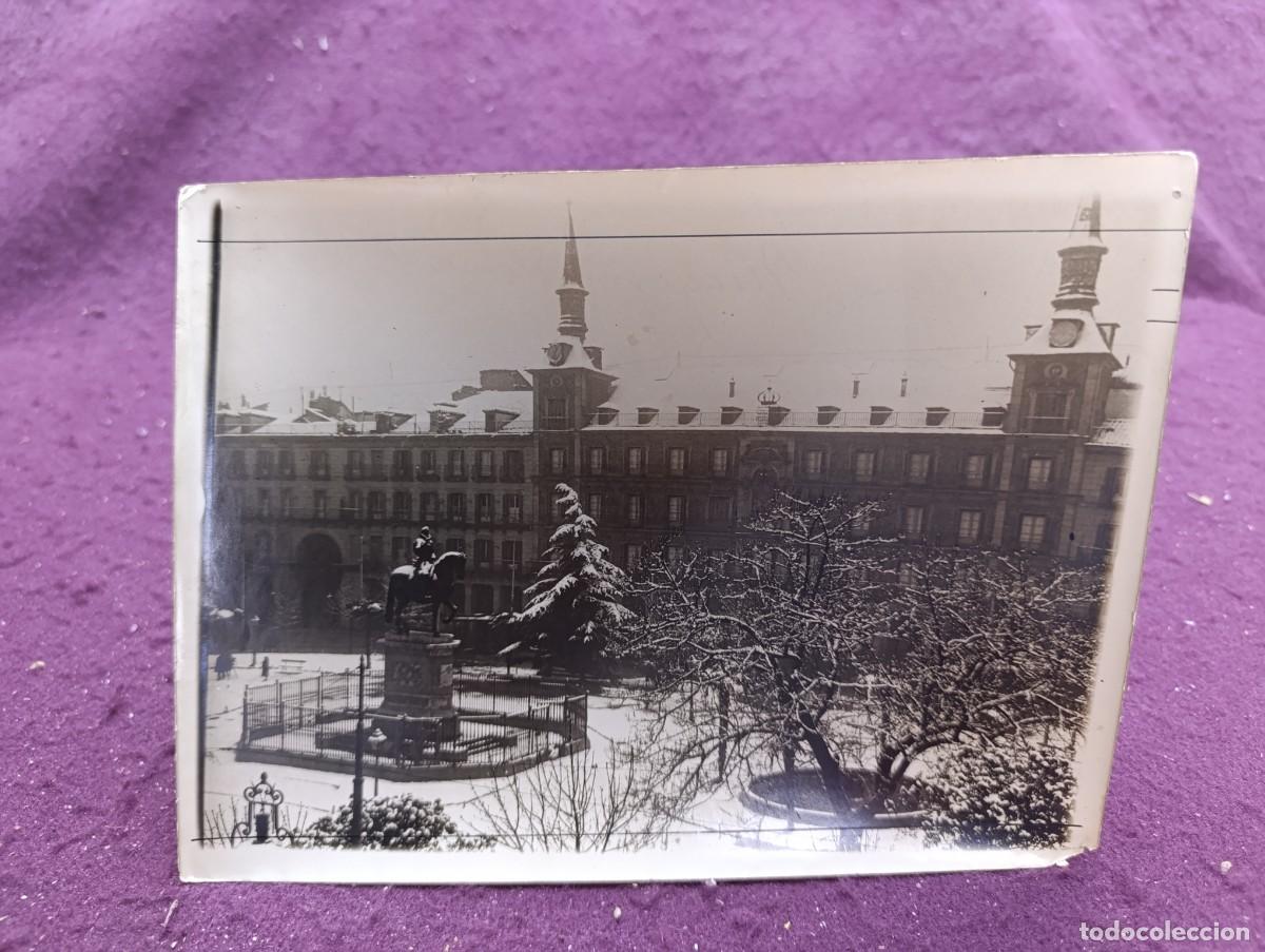 Fotograf&iacute;a antigua: Antigua fotograf&iacute;a de Archivo, Madrid, Plaza Mayor, Gran Nevada, 1930&acute;s, Fot. Cort&eacute;s y Gr&aacute;ficas Espa