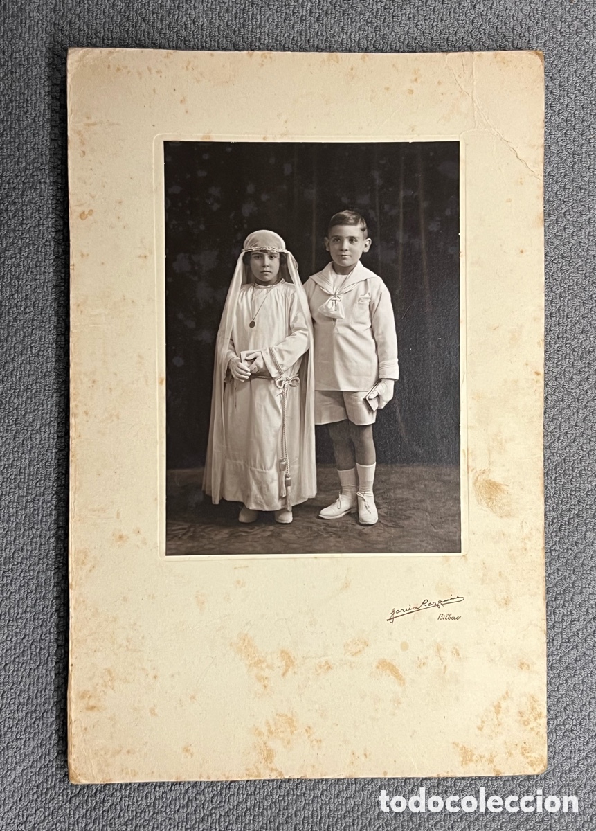 Fotografia antiga: GARC&Iacute;A RAZQUIN, BILBAO.. Recuerdo del d&iacute;a de nuestra Primera Comuni&oacute;n (a.1927)