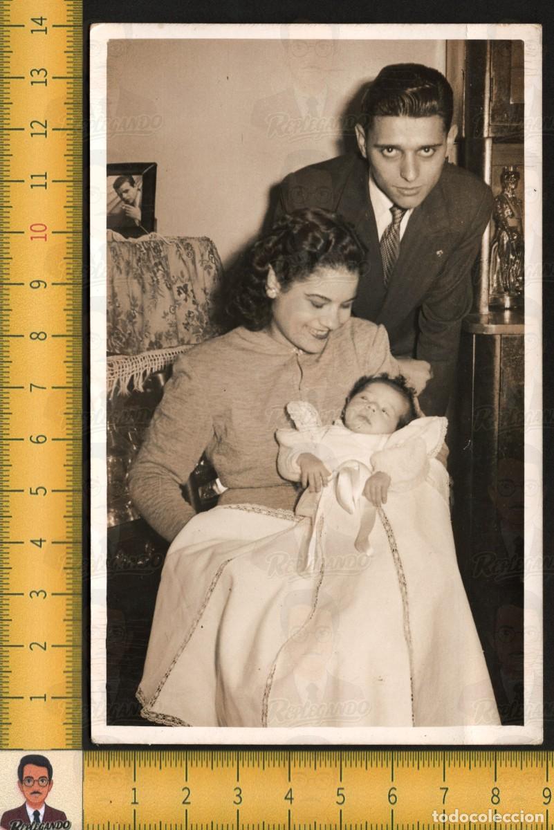 Fotograf&iacute;a antigua: LA PATERNIDAD - PAREJA MUJER HOMBRE Y NI&Ntilde;A BEB&Eacute; VESTIDO BLANCO - FOTO ANTIGUA A&Ntilde;OS 50 - TORRASSA