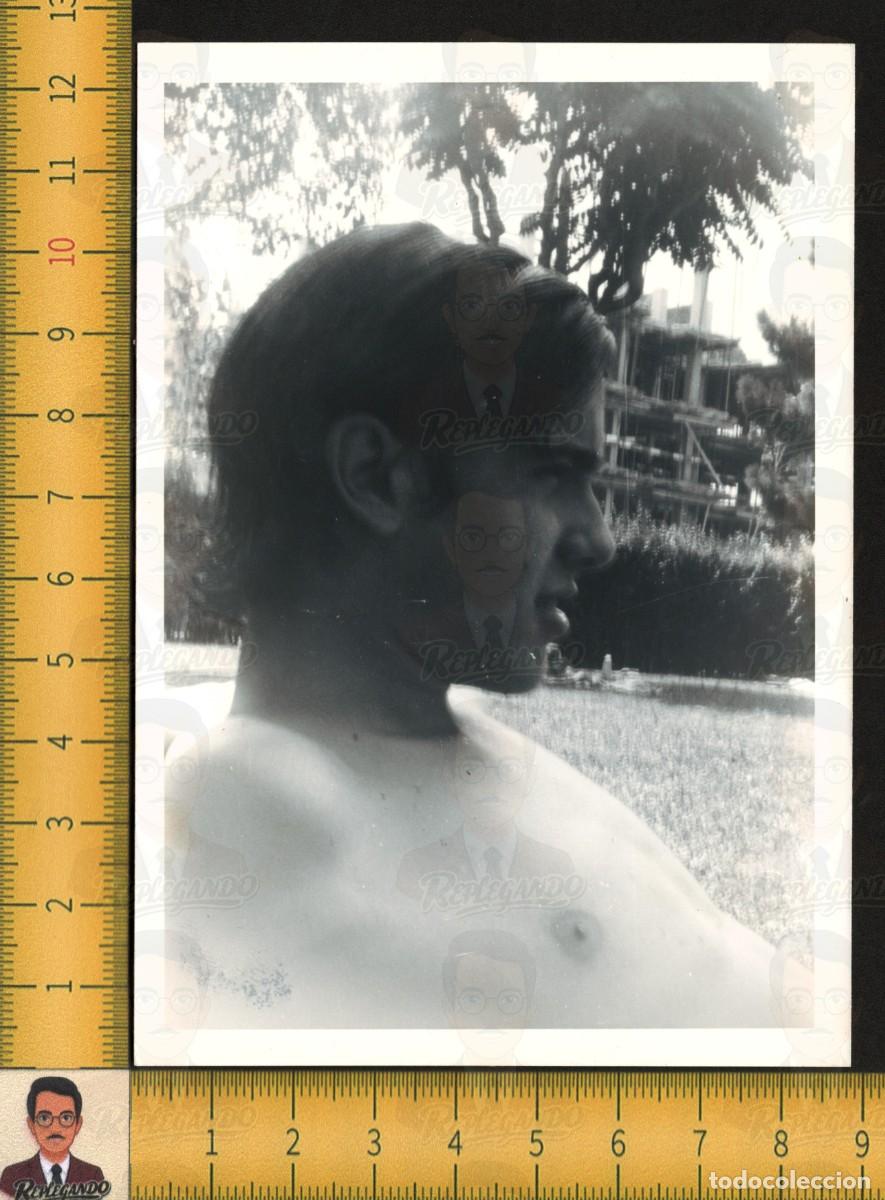 Fotograf&iacute;a antigua: SEXY RETRATO GUAPO HOMBRE CHICO JOVEN TORSO DESNUDO PISCINA - FOTO ANTIGUA A&Ntilde;O 1979 - LGTB ESPA&Ntilde;A