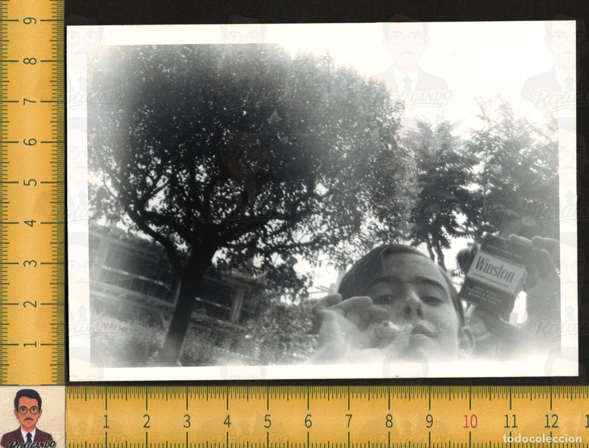 Fotograf&iacute;a antigua: SEXY GUAPO HOMBRE CHICO JOVEN FUMA PAQUETE CIGARROS WINSTON - FOTO ANTIGUA A&Ntilde;O 1979 - LGTB ESPA&Ntilde;A