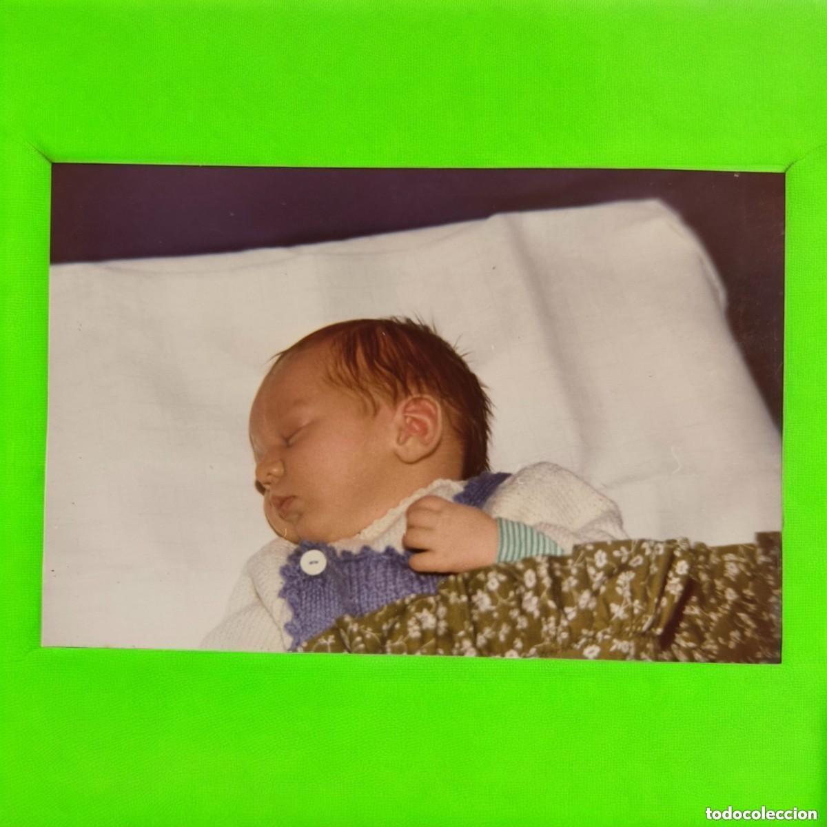 Alte Fotografie: Fotograf&iacute;a Vintage De Beb&eacute; Dormido &ndash; Escena &Iacute;ntima Y Serenamente Emotiva